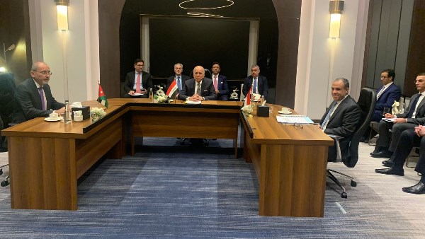 وزير الخارجية يشارك في اجتماع آلية التعاون الثلاثي مع وزيري خارجيتي الأردن والعراق ببغداد