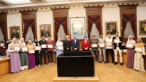 محافظ القاهرة يكرم 40 طالبًا وطالبة الحاصلين على المراكز الأولى في المسابقة الدينية