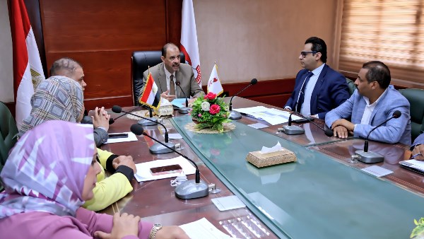 محافظ سوهاج: خطة عاجلة لتشغيل المنشآت الطبية المتوقفة وتطوير الخدمات الصحية