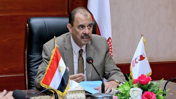 محافظ سوهاج يحيل واقعة مناقصة كاميرات مراقبة بمديرية التعليم إلى النيابتين العامة والإدارية
