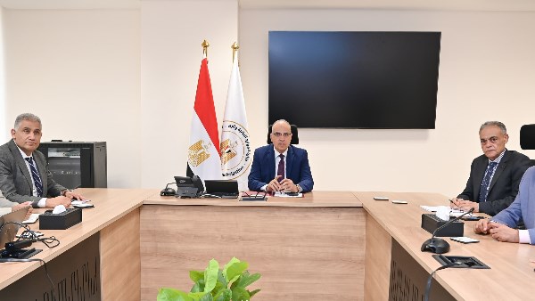 وزير الري يبحث مقترح "مشروع إعادة تأهيل نظام الري في وادي النقرة"