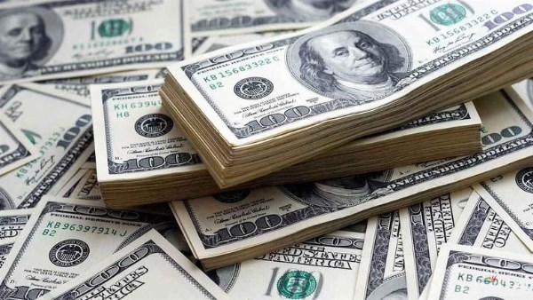 5 مليارات دولار إضافية في الطريق إلى مصر.. وخبير يوضح دلالات تحسن الجنيه