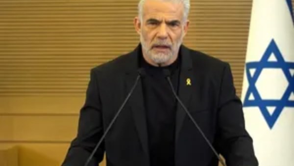 زعيم المعارضة الإسرائيلية يهاجم نتنياهو: لا شيء أهم وأكثر إلحاحاً من عودة الرهائن