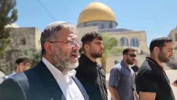 بن غفير يقتحم المسجد الأقصى مرافقة ألف مستوطن