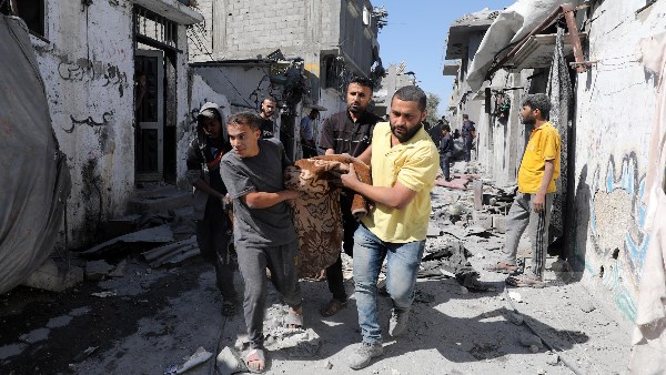بينهم امرأة حامل .. استشهاد فلسطينيين في قصف إسرائيلي وسط غزة
