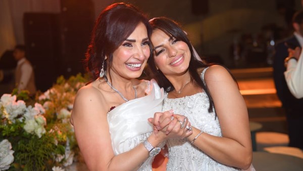 نشرة الفن| 50 صورة جديدة من حفل زفاف هيا كتكت وآدم العربي .. مفاجأة في وعكة مصطفى كامل الصحية