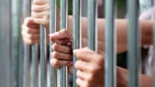 سرقوا سيارات ودراجات نارية بالتجمع الأول .. قرار قضائي ضد 5 متهمين
