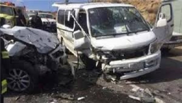 رفع آثار حادث تصادم ميكروباص وملاكي أسفر عن مصرع اثنين وإصابة 6 آخرين