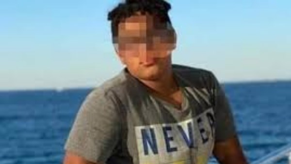 ضربه بعصى البيسبول.. طفل المرور يتسبب في نزيف داخلي لشاب | القصة الكاملة    