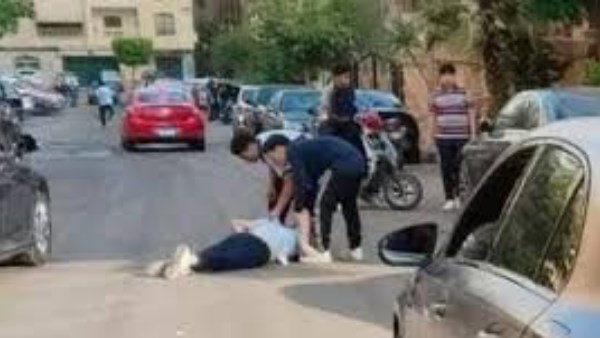 ضبط طفل المرور و3 آخرين لتعديهم على طلاب بعصا معدنية 
