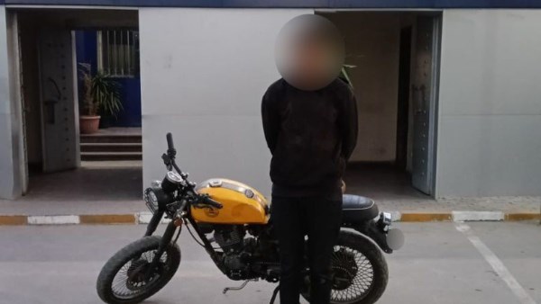 سائق يتعدى على فتاة ويحاول التحرش بها في الشارع بمدينة نصر