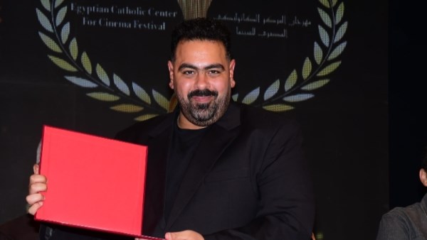 محمد محسن يحصد جائزة أفضل ممثل عن فيلم الفستان الأبيض