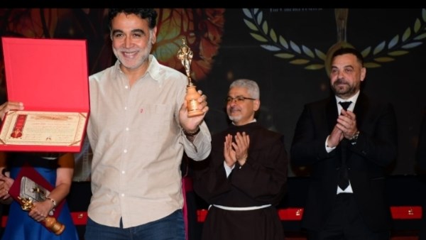 هاني خليفة يحصد جائزة أفضل مخرج عن فيلم رحلة 404