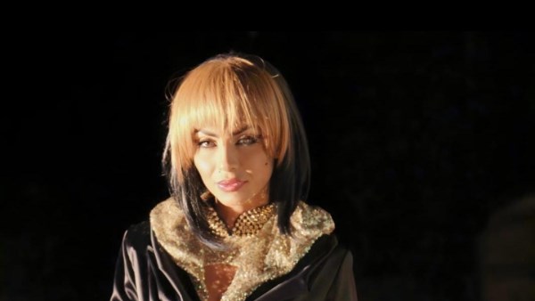الفنانة دوللي شاهين 