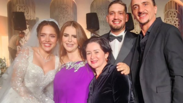 دنيا عبد العزيز