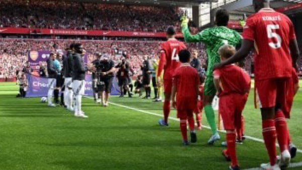 تعليق نجم آرسنال على الممر الشرفي اليوم للاعبي ليفربول