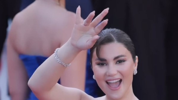 هدى الإتربي تلفت الأنظار في مهرجان كان السينمائي