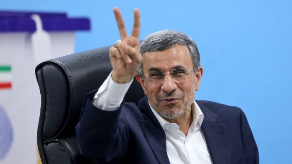 وسائل إعلام إيرانية تنفي مقـ تل الرئيس الإيراني السابق أحمدي نجاد