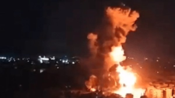 إسرائيل تقصف وسط إيران عقب تحذيرات بمغادرة الشعب للعاصمة طهران
