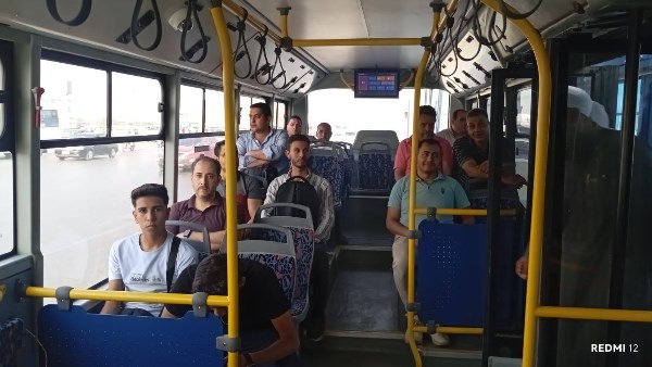 الركاب داخل الأتوبيس الترددى