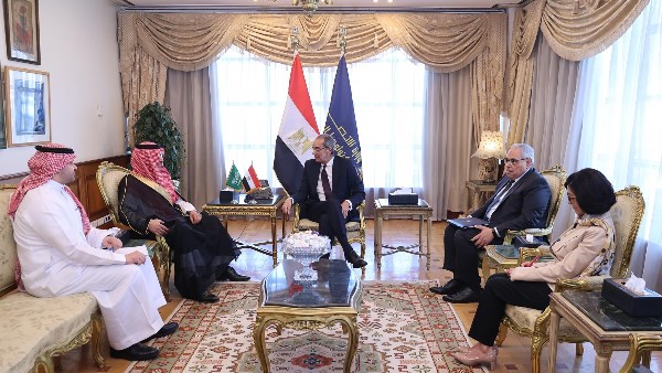 عمرو طلعت وزير الاتصالات