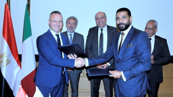 وزير الطيران والسفير الإيطالي