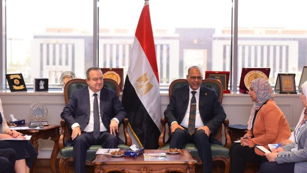 وزير العمل ووزير الداخلية الصربي