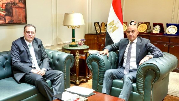 وزير التعليم ورئيس التنظيم والإدارة