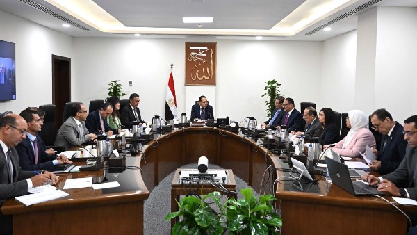 اجتماع رئيس الوزراء بشأن صناعة السكر 