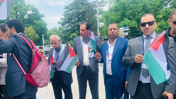 المجموعة العربية المشاركة بمؤتمر العمل الدولي تنظم وقفة تضامنية مع الشعب الفلسطيني بجنيف