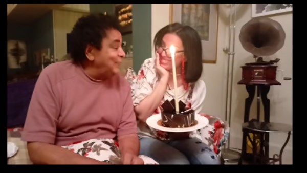 محمد منير يحتفل بعيد ميلاد الإعلامية ريهام إبراهيم