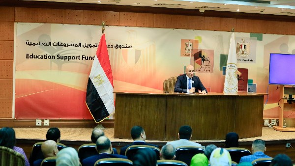 "كفتة ولحمة".. وزير التعليم: وجبات ساخنة بمدارس المناطق الأكثر فقرا