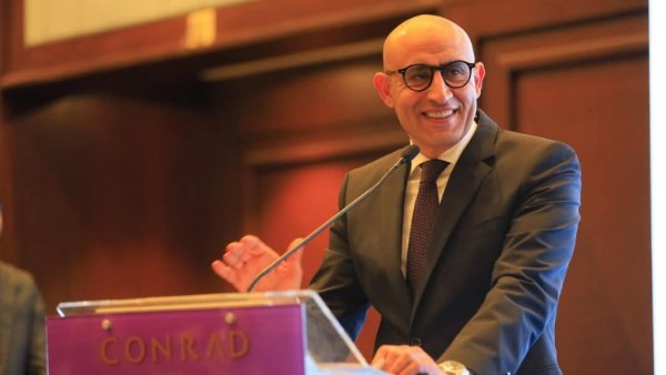 أسمى معاني الإيثار.. وزير التعليم يهنئ الرئيس بحلول عيد الأضحى