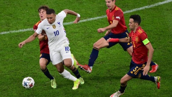 منتخب فرنسا وإسبانيا