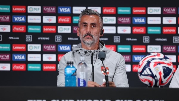 خوسيه ريبييرو، المدير الفني للفريق الأول لكرة القدم بالنادي الأهلي