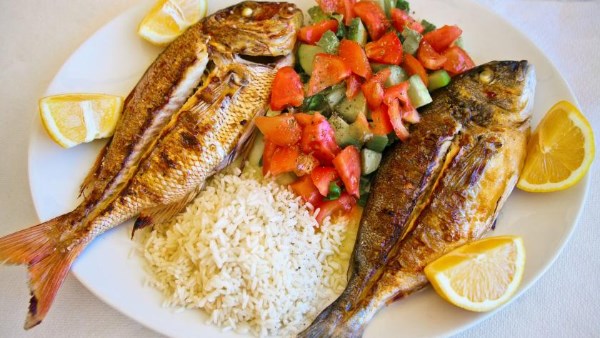 وجبة تنقذ حياتك..لماذا عليك تناول السمك مرة أسبوعيًا 