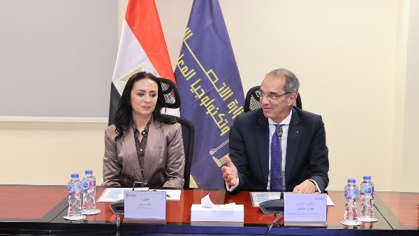 صورةمن توقيع الاتفاقية