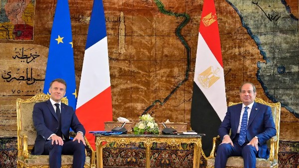 الرئيس السيسي وماكرون يبحثان توسيع الاستثمارات الفرنسية في مصر