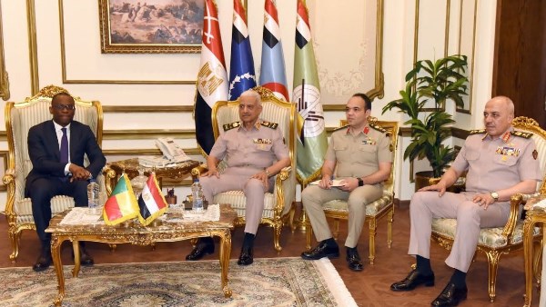 وزير الدفاع يلتقى وزير خارجية بنين