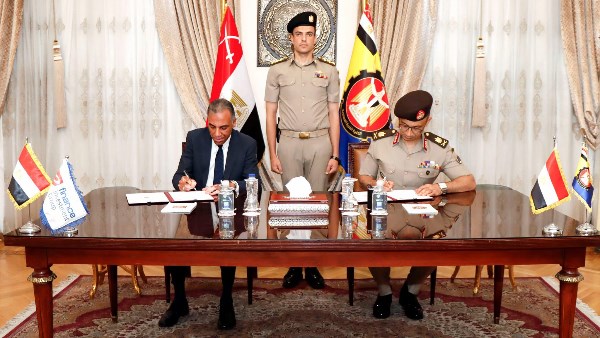 صورة من توقيع العقد
