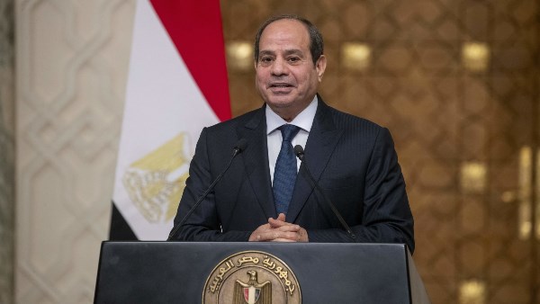 الرئيس السيسي لـ المصريين: نمضي على درب البناء لنصنع المستقبل بسواعدكم وإخلاصكم