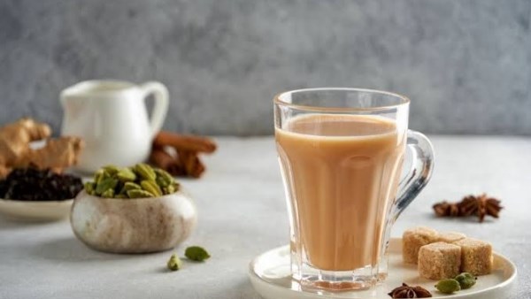 الشاي بالحليب.. مشروب دافئ وفوائد صحية مدهشة