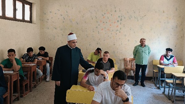 رئيس جامعة الأزهر يتفقد لجان امتحانات الشهادة الثانوية الأزهرية بمعهد الدكتور طلعت السيد بمدينة نصر  