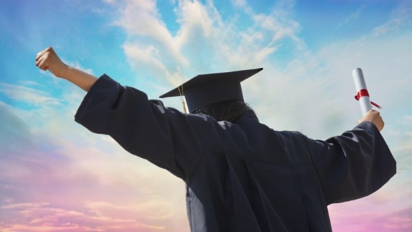 حكم إقامة حفلات التخرج والضوابط الشرعية لها؟.. الإفتاء توضح