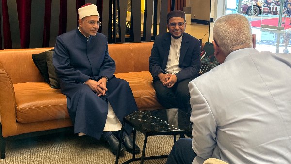 رئيس جامعة الأزهر يشارك في اجتماع اللجنة الاستشارية لإنشاء الجامعة الإسلامية بسنغافورة 