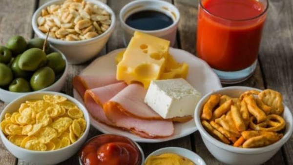 أطعمة مرتبطة بتراجع الذاكرة