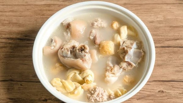 ماذا يحدث للجسم عند تناول شوربة الكوارع؟ .. اعرف فوائدها الصحية