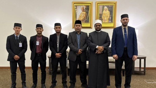 أمين البحوث الإسلامية يصل إلى بروناي