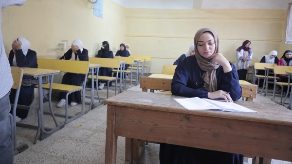 الطالبات في لجان الامتحانات