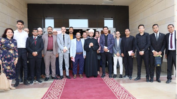 وزير الأوقاف يلتقي وفد اتحاد "بشبابها" لبحث سبل تعزيز التعاون